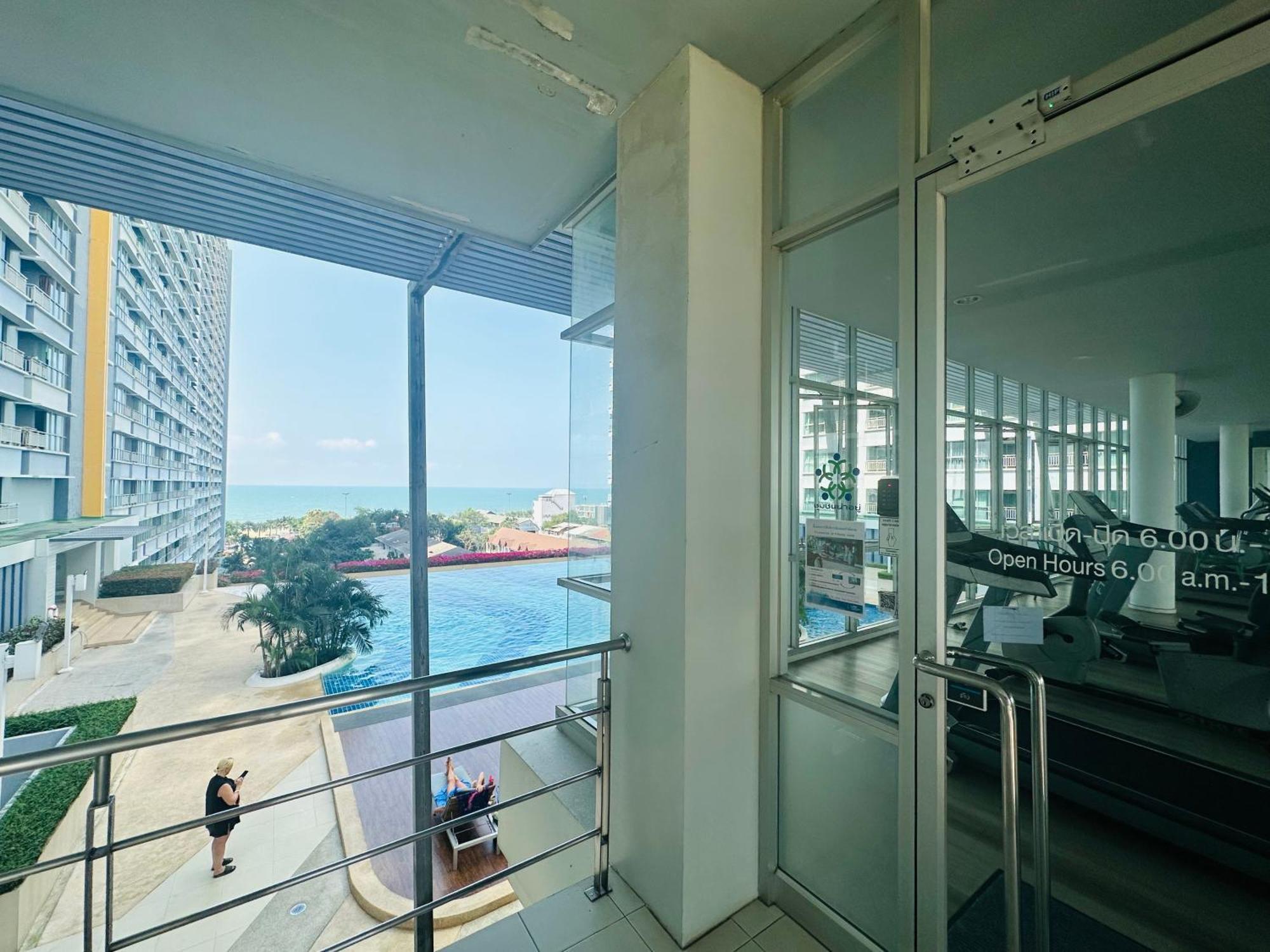 Seaview Beach Room Lumpini-Pool And Gym Face To Ocean Pantai Jomtien Bagian luar foto