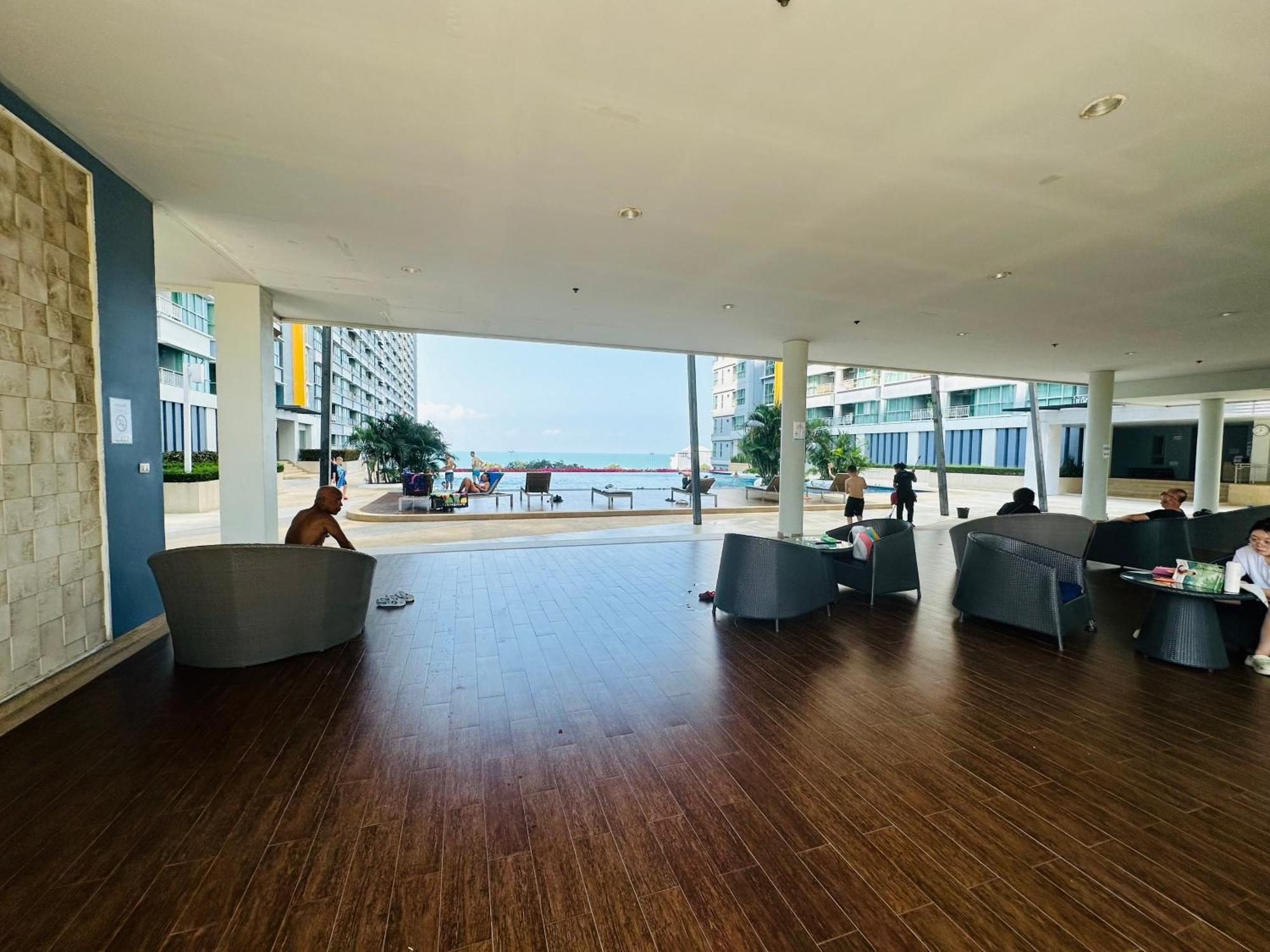 Seaview Beach Room Lumpini-Pool And Gym Face To Ocean Pantai Jomtien Bagian luar foto