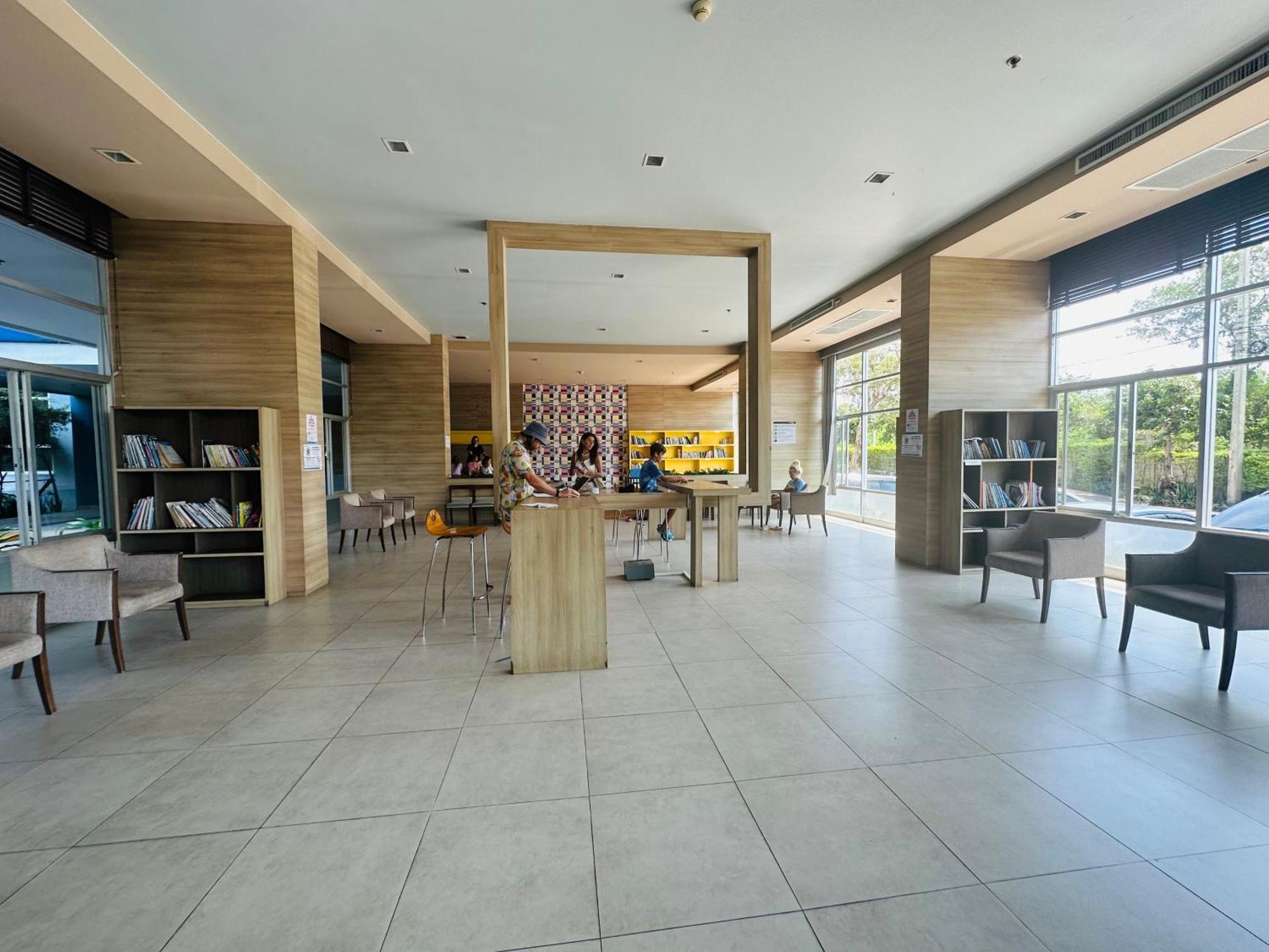Seaview Beach Room Lumpini-Pool And Gym Face To Ocean Pantai Jomtien Bagian luar foto