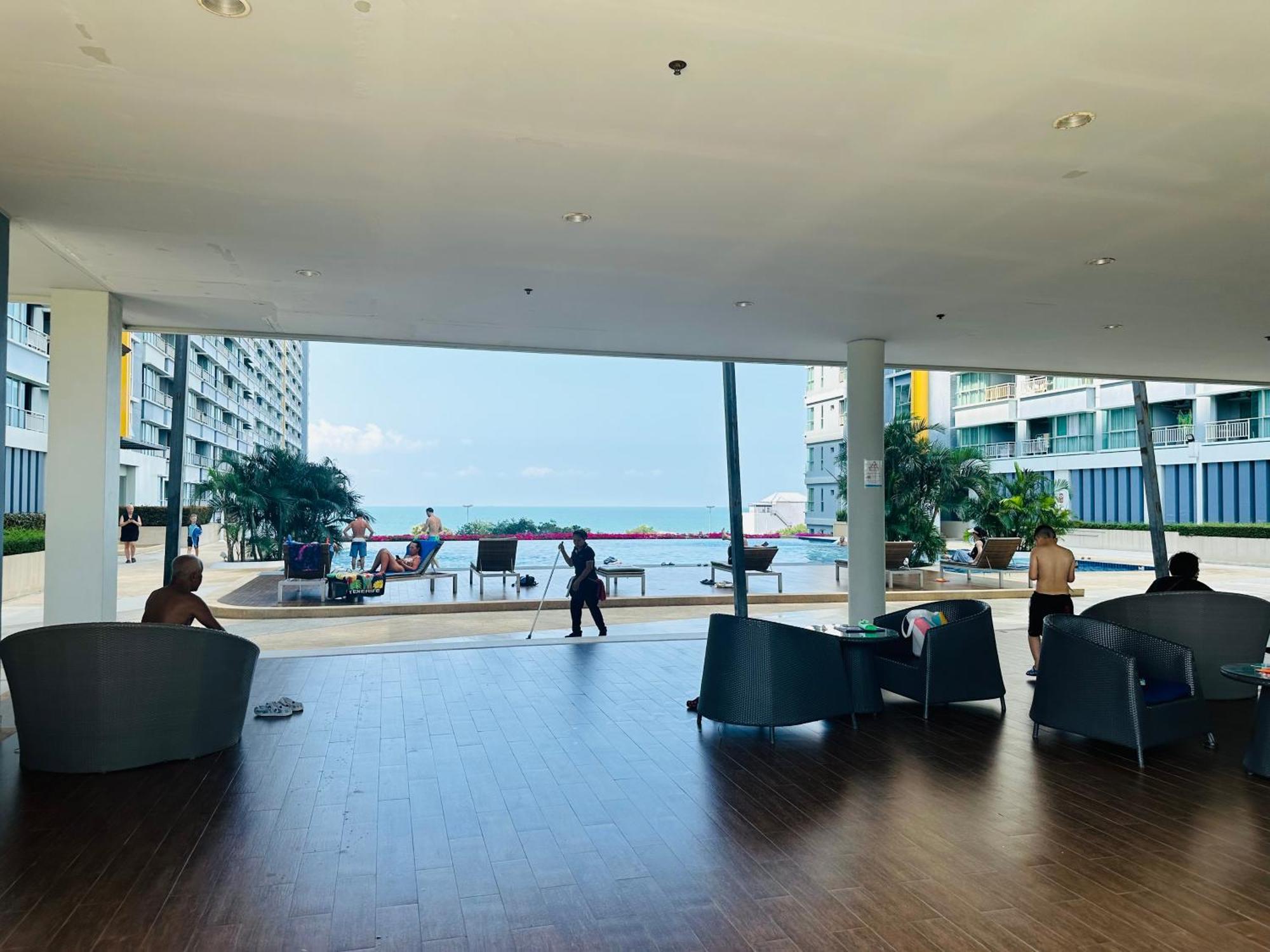 Seaview Beach Room Lumpini-Pool And Gym Face To Ocean Pantai Jomtien Bagian luar foto