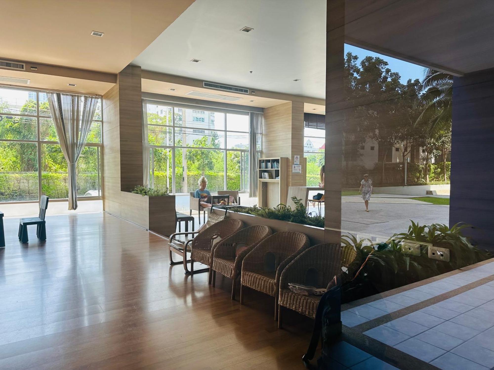Seaview Beach Room Lumpini-Pool And Gym Face To Ocean Pantai Jomtien Bagian luar foto