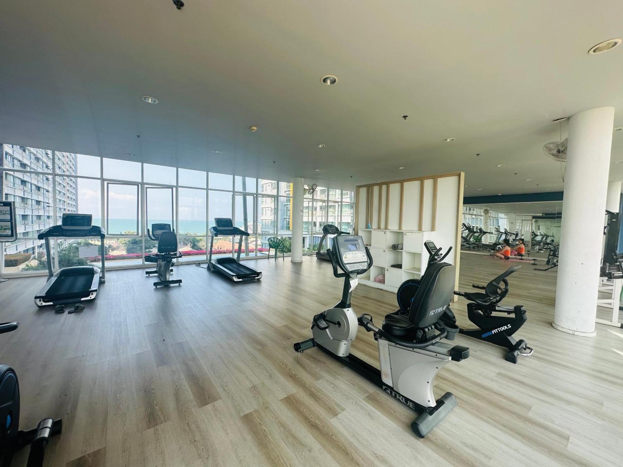 Seaview Beach Room Lumpini-Pool And Gym Face To Ocean Pantai Jomtien Bagian luar foto