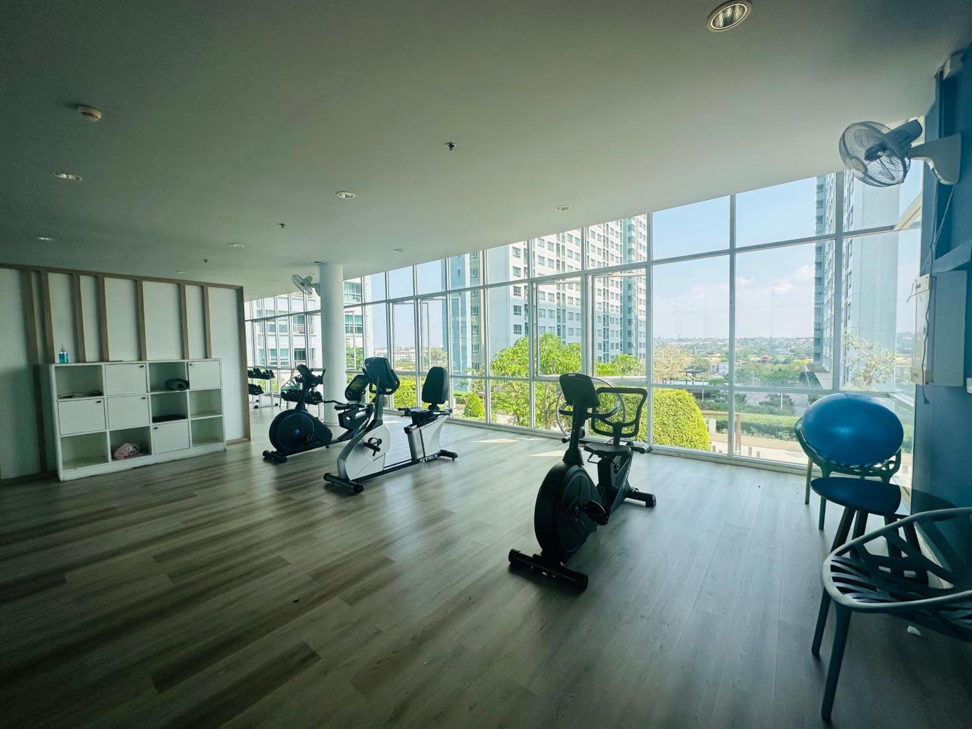 Seaview Beach Room Lumpini-Pool And Gym Face To Ocean Pantai Jomtien Bagian luar foto