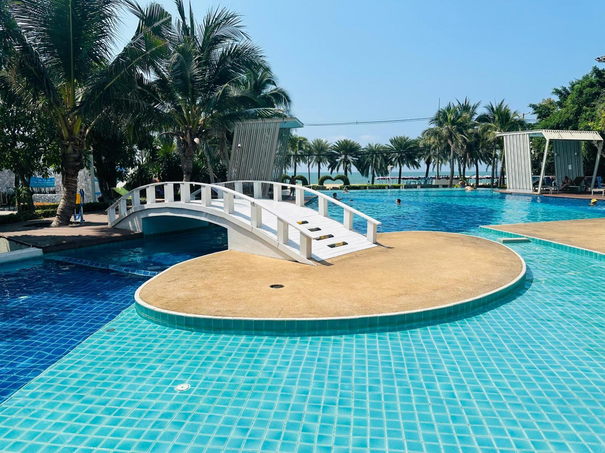 Seaview Beach Room Lumpini-Pool And Gym Face To Ocean Pantai Jomtien Bagian luar foto