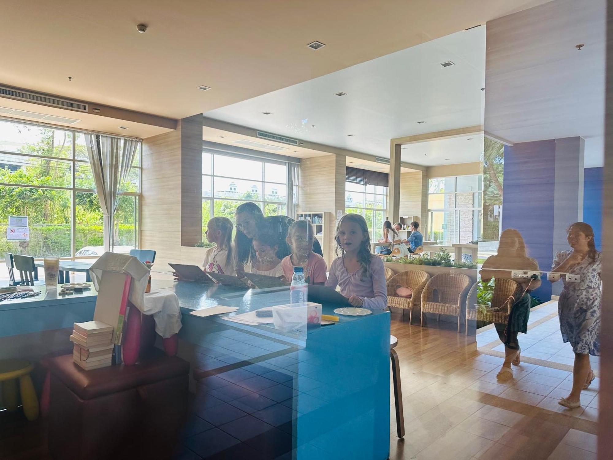 Seaview Beach Room Lumpini-Pool And Gym Face To Ocean Pantai Jomtien Bagian luar foto