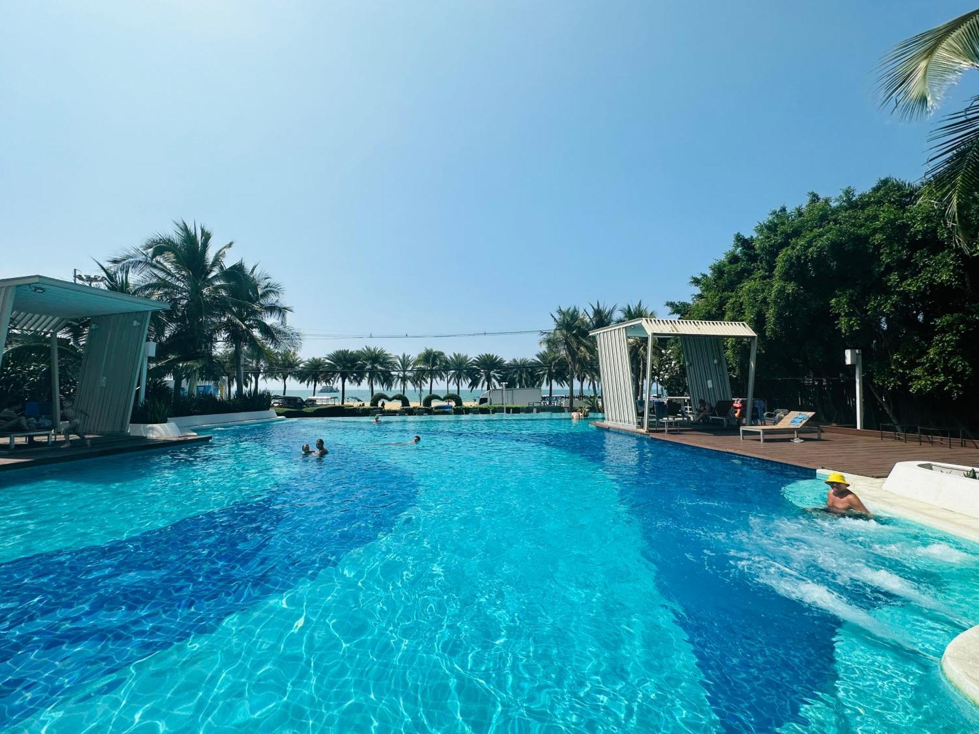 Seaview Beach Room Lumpini-Pool And Gym Face To Ocean Pantai Jomtien Bagian luar foto