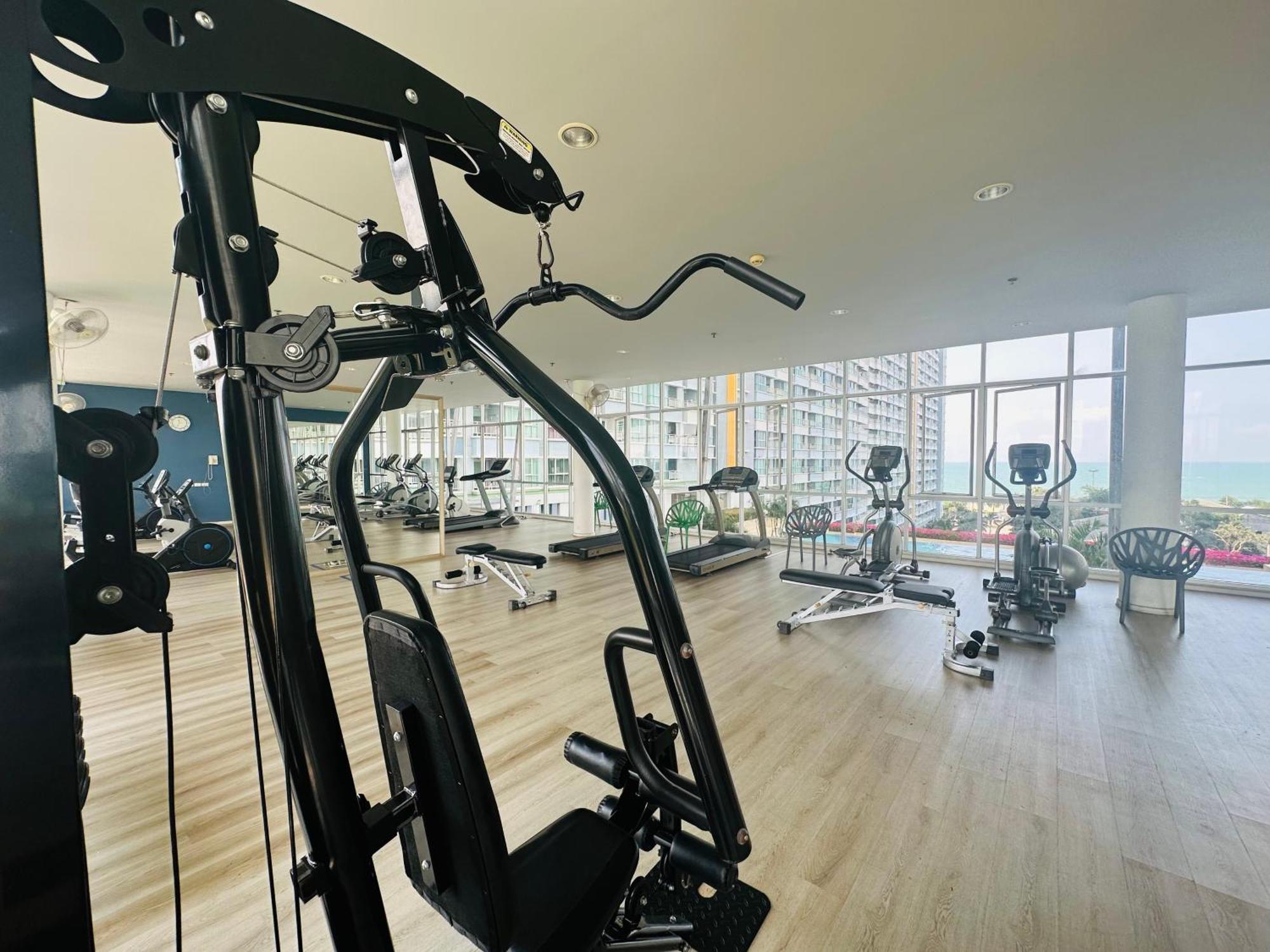 Seaview Beach Room Lumpini-Pool And Gym Face To Ocean Pantai Jomtien Bagian luar foto