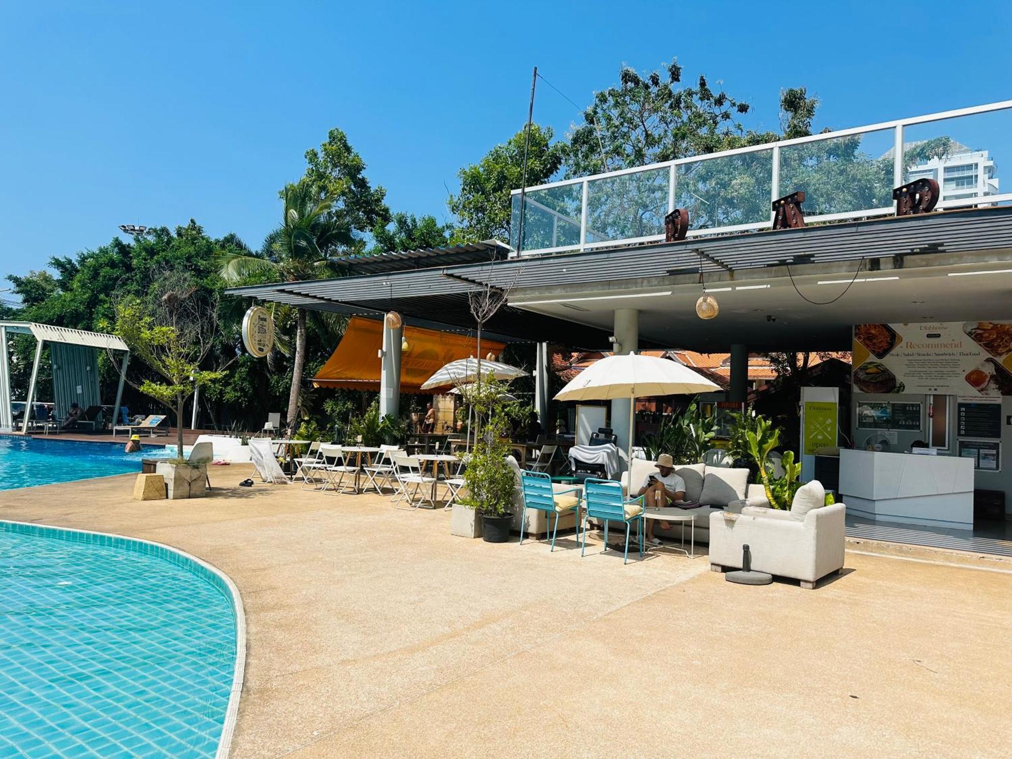 Seaview Beach Room Lumpini-Pool And Gym Face To Ocean Pantai Jomtien Bagian luar foto