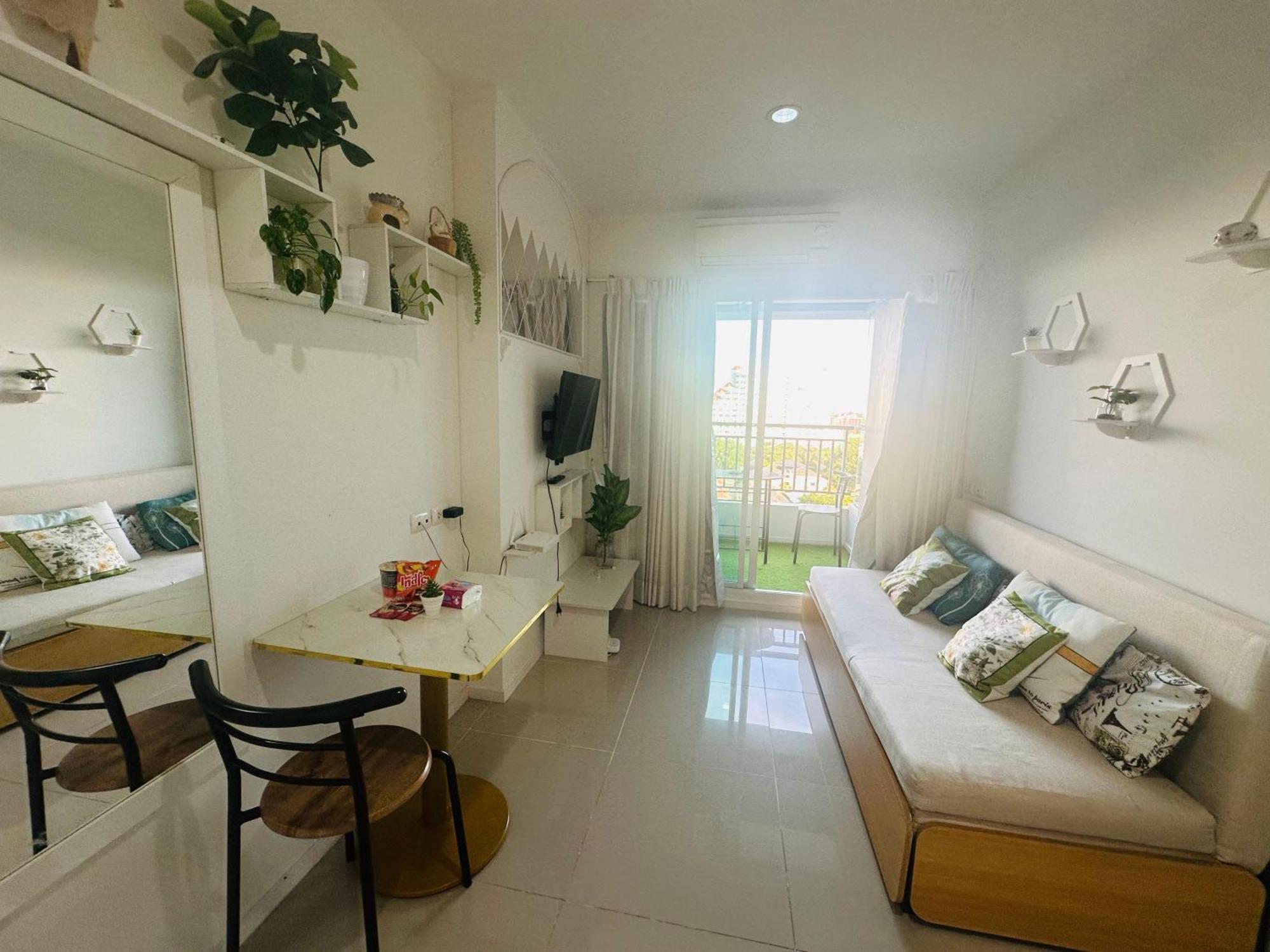 Seaview Beach Room Lumpini-Pool And Gym Face To Ocean Pantai Jomtien Bagian luar foto